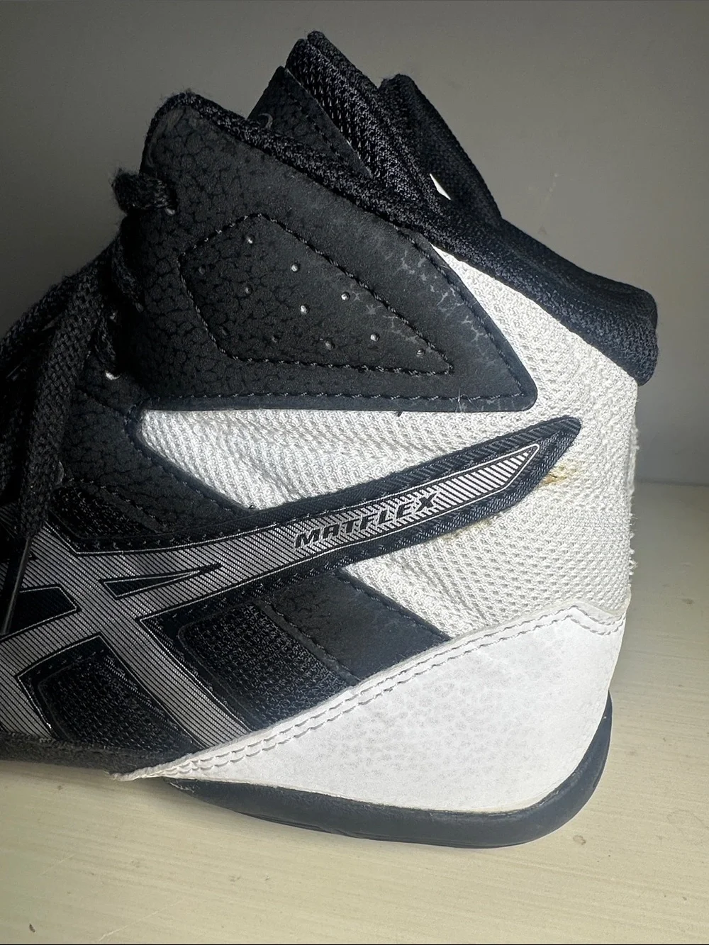 ASICS Matflex 6 Black and silver White High-Top Wrestling Sneakers